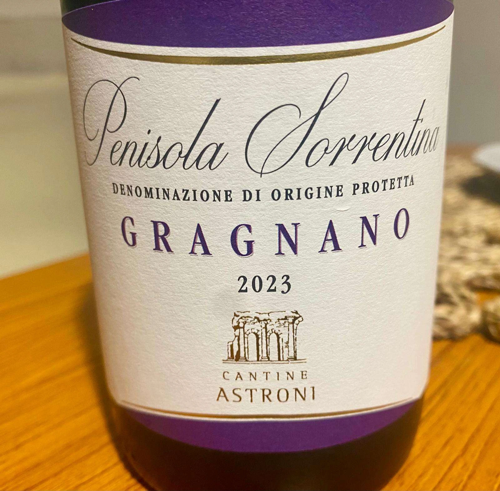 Front label of a bottle of Gragnano wine from the Sorrento Peninsula, vintage 2023, produced by Cantine Astroni.