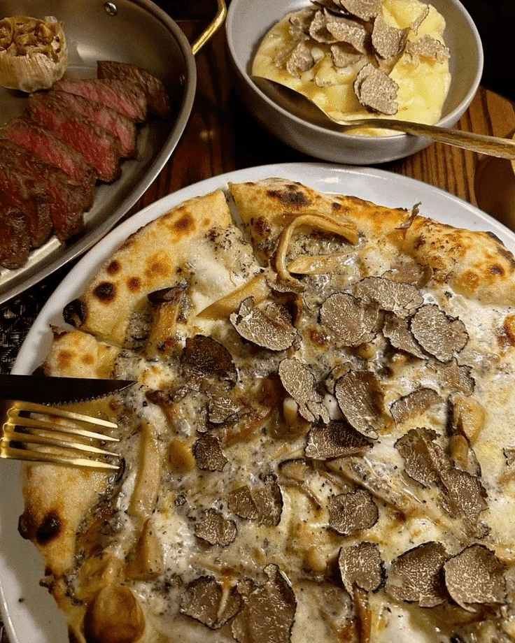 pizza al formaggio con tartufo
