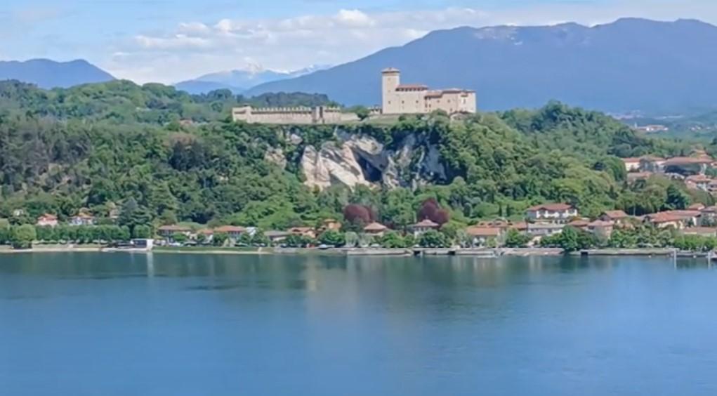 Vista sul lago di Arona