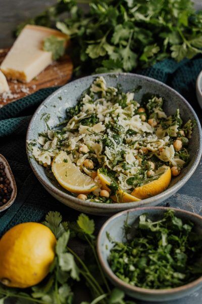 Pasta dish with lemons