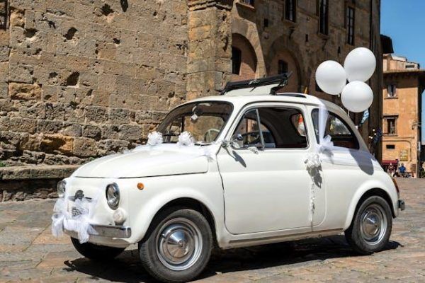 Wedding etiquette in Italy with a decorated car